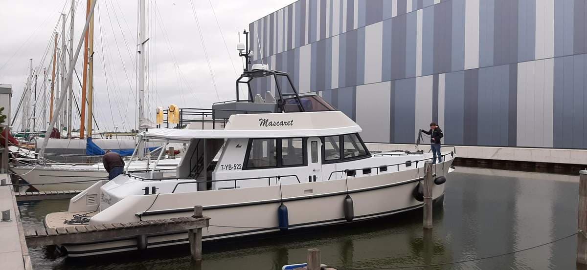 Motorjacht Mascaret aan de steiger in Makkum